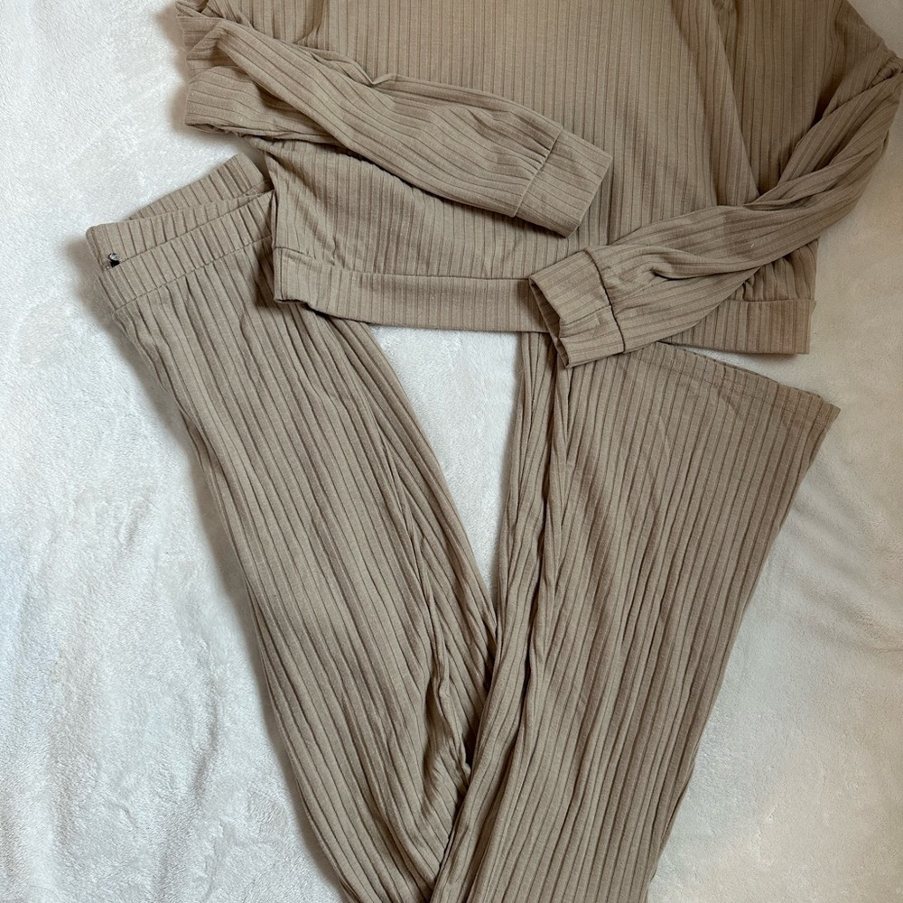 Forever 21 Matching Set - Picture 3 of 5